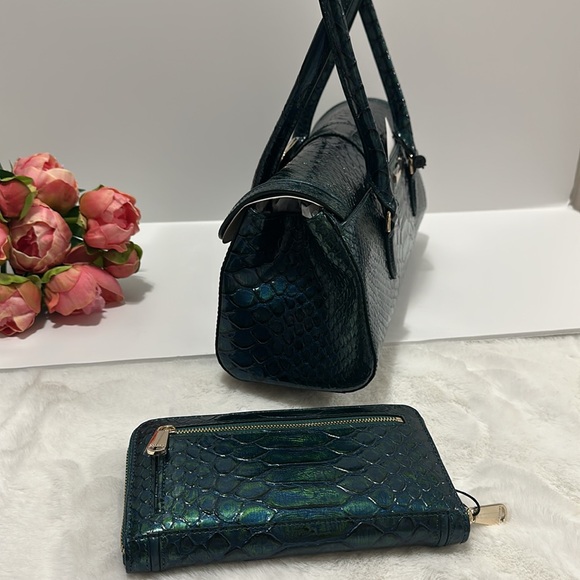 Brahmin Dayan and Suri wallet in Evergreen Kalopsia - Picture 6 of 13